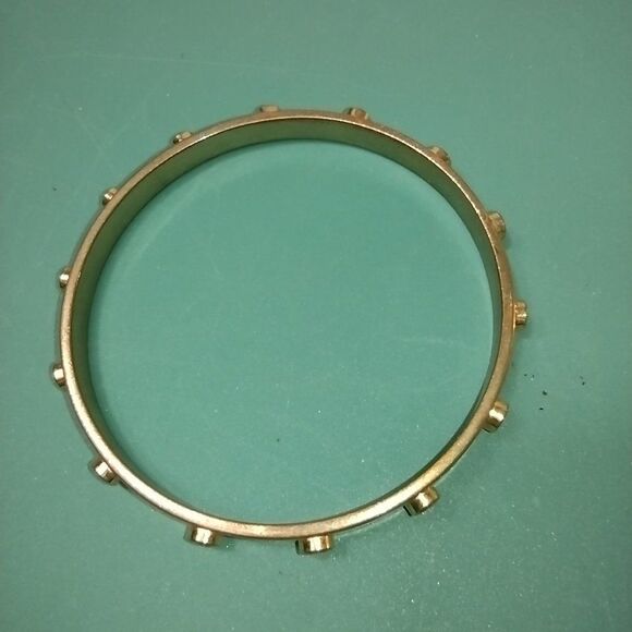 Pair‎ of Gold Tone Bangle Bracelets Costume Jewelry - Picture 3 of 5